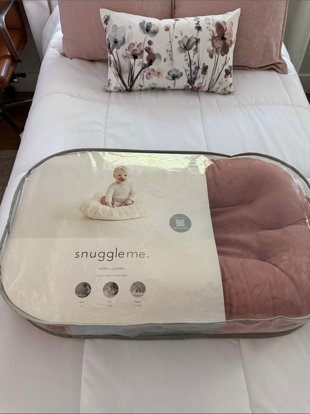Snuggle Me Infant Lounger - Mauve Pink